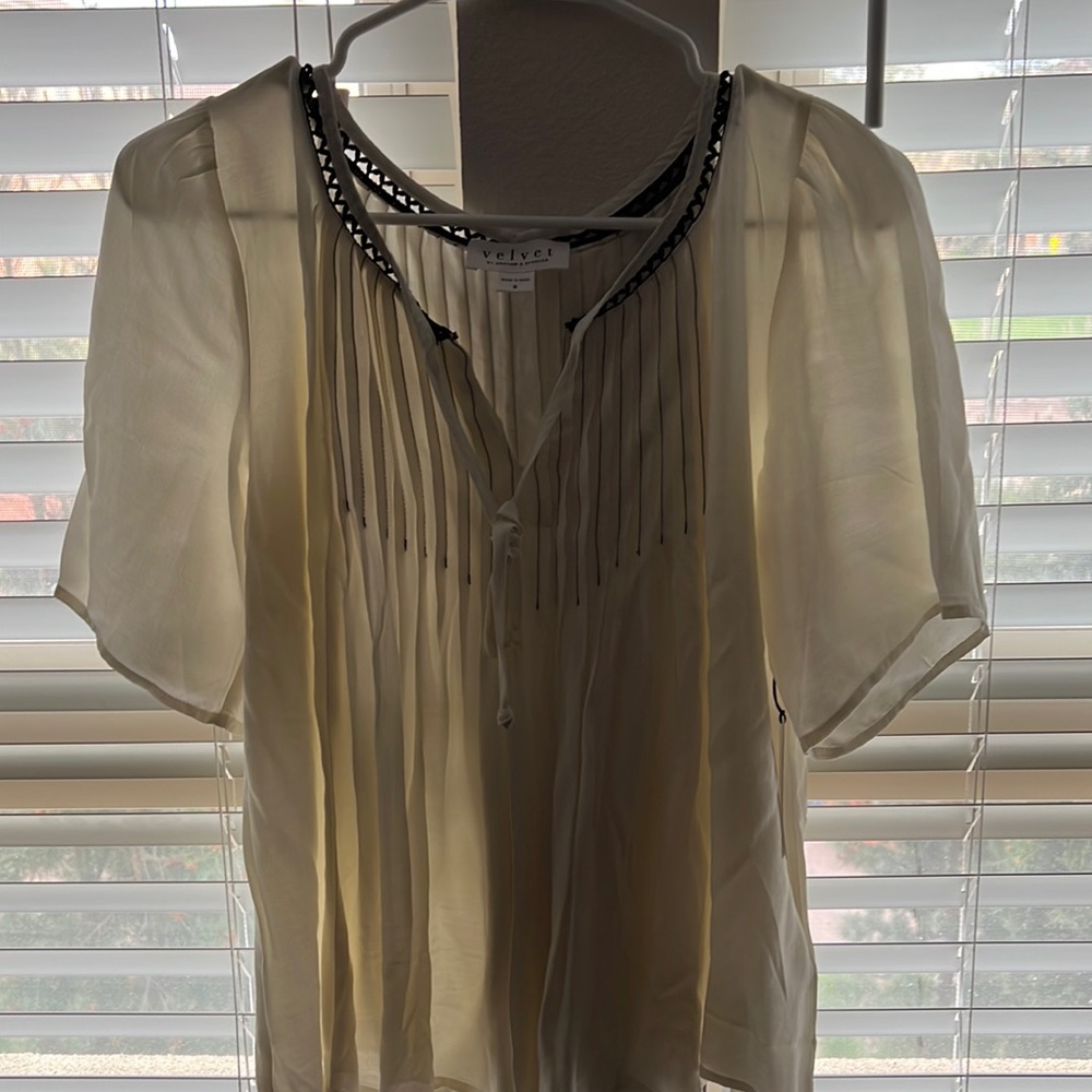 Velvet by Graham and Spencer flowy top. Whitish beige color